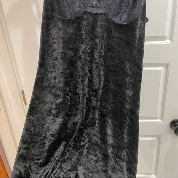 Vintage Midnight Black Lace Slip - Picture 9 of 9